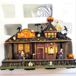 The Munsters Mockingbird Train Station by the Bradford exchange. NWOT.